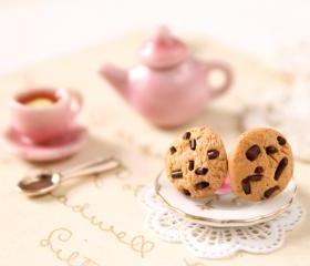 Miniature food earrings, chocolate chip cookie stud earrings, Alice in Wonderland jewellery, miniature food jewelry